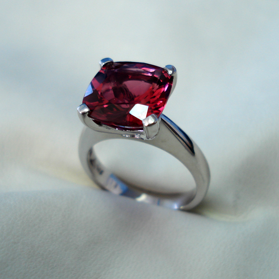 PINK TOURMALINE RING.